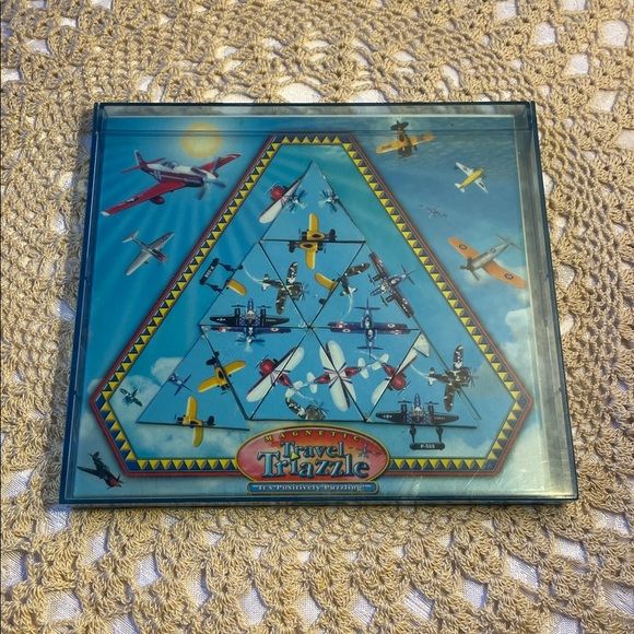 NIB Dan Gilbert’s Original Magnetic Travel Triazzle Puzzle Game - Picture 2 of 2